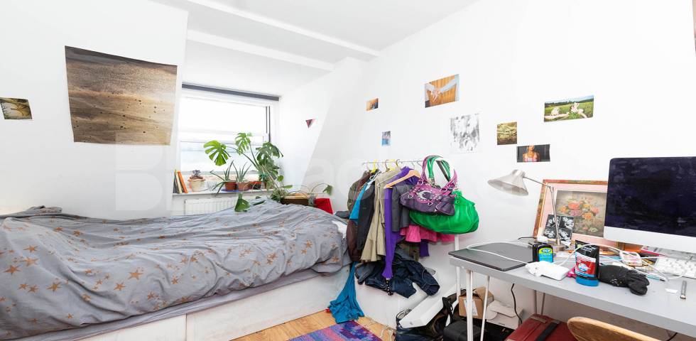 Split level 3 bed flat in Camden located within walking distance to UCL Camden High Street, Camden